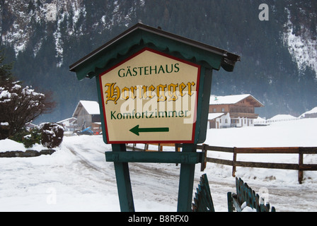 Willkommensgruß bei Mayrhofen Hotel Austria Stockfoto