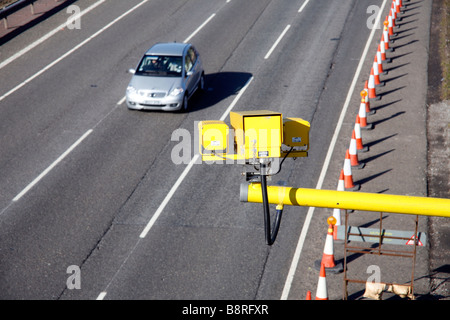 Spezifikationen ANPR Kamera auf UK-Autobahn Stockfoto
