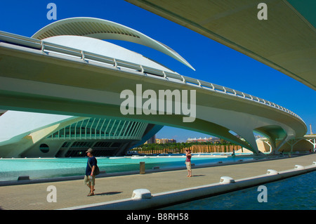 Monteolivete Brücke in die Stadt der Künste und Wissenschaften von S Calatrava Comunidad Valenciana Valencia, Spanien Stockfoto