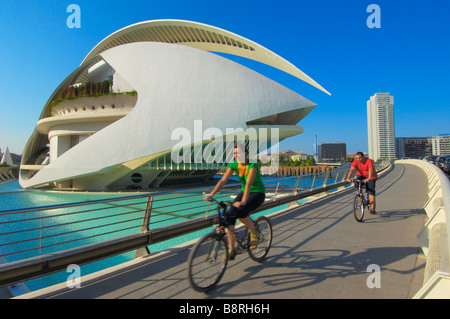 Monteolivete Brücke und Palast der Künste Reina Sofia von S Calatrava City of Arts and Sciences Comunidad Valenciana Valencia, Spanien Stockfoto