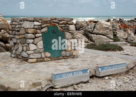einfachen Stein Marker Kap Agulhas in Südafrika Stockfoto