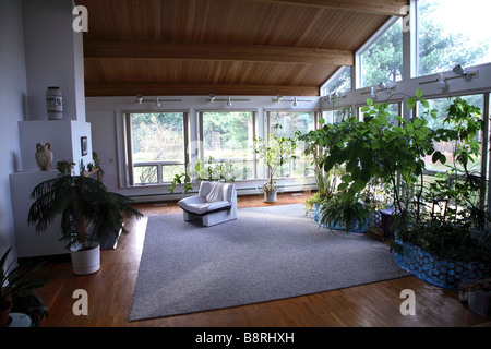 Zeitgenössische Wohnzimmer mit Holzdecken Kathedrale Stockfoto