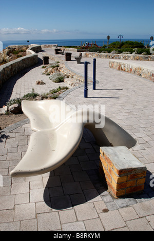 Whale Tail geformte Sitze am Getriebe Punkt Hermanus in Südafrika Stockfoto