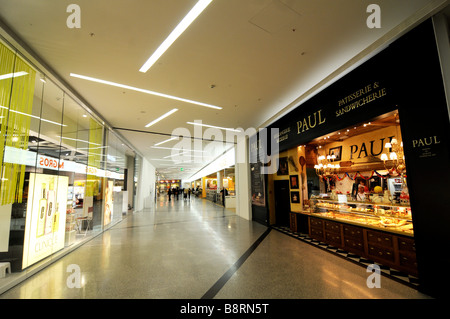 In dem Einkaufszentrum Westside in Bern, deren markantes Design das Werk des berühmten Architekten Daniel Libeskind ist. Stockfoto