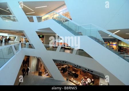 In dem Einkaufszentrum Westside in Bern, deren markantes Design das Werk des berühmten Architekten Daniel Libeskind ist. Stockfoto