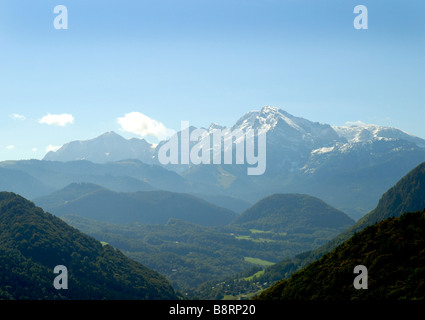 Blick auf die Berge in der Nähe von Salzburg in Österreich von den Untersberg. Stockfoto