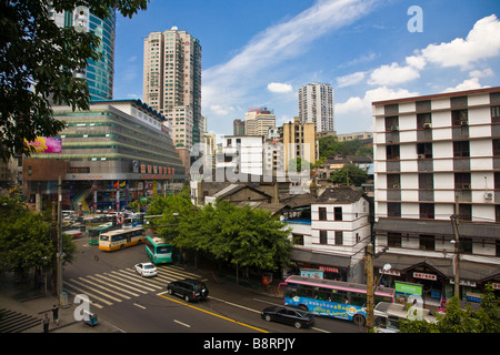 Alte und neue treffen sich an zentralen Stadt Chongqing, China. Stockfoto