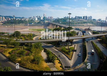 Interchange Kreuzung Rampen am Jangtse in urbanen Stadt Chongqing, Südwesten Chinas Boom Megacity. Stockfoto