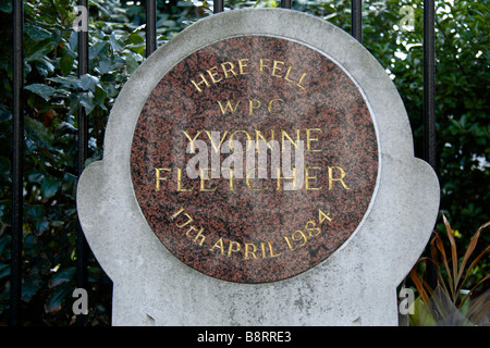 Das Denkmal in St James Square, WPC Yvonne Fletcher, der aus der libyschen Botschaft am 17. April 1984 erschossen wurde.  Mar 2009 Stockfoto