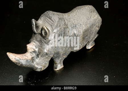 Afrikanische Kunst Nashorn Steinskulptur Stockfoto