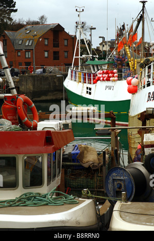 Beschäftigt Fischerboot Hafen von Padstow in Cornwall, England, UK Stockfoto