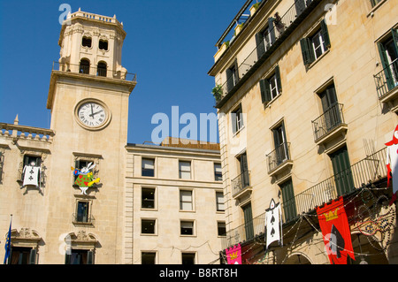 Alicante Rathaus Rathaus und umliegenden Gebäuden eingerichtet für Karneval Fiesta Spanien Stockfoto