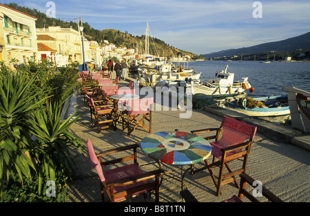 Glükopfmotoren im Hafen von Poros, Griechenland, Saronian Inseln, Poros Stockfoto