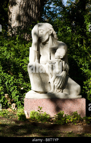 Eine Statue von Mutter und Kind im Umlauf Skulptur Garten in Austin Texas Stockfoto