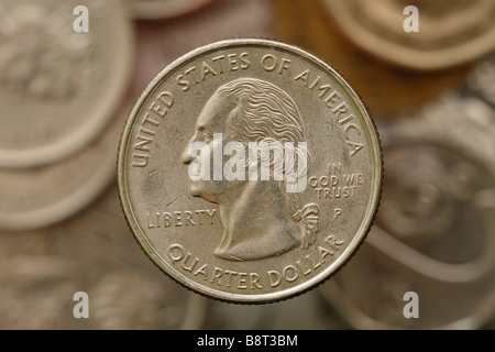 US amerikanische 25 Cent Viertel-Dollar-Münze zeigt das Wort Freiheit und In God We Trust Stockfoto