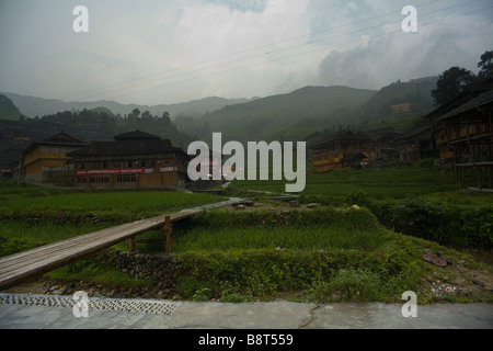 Das Dorf Longsheng mit Reis Terrasse Berge, Provinz Guangxi, China. Stockfoto
