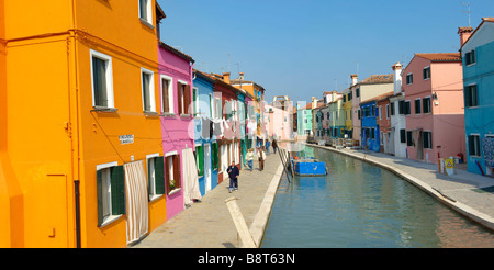 Fondament Cavanell bunten Häusern und Kanal Burano, Venedig Italien Stockfoto
