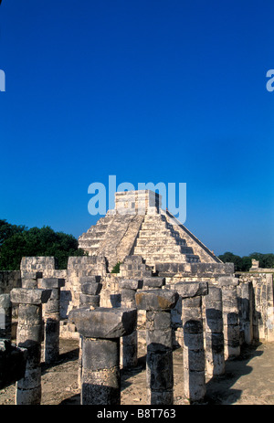 Chichen Itza Maya-Ruinen Mexiko Gruppe der Tausend Säulen Burg Pyramide im Hintergrund Maya-Yucatan-Mexiko Stockfoto