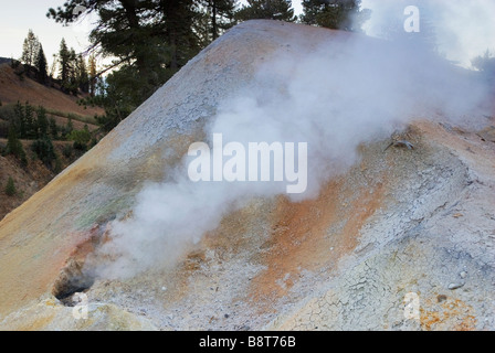 Fumarolen Dampf Öffnungen im Bereich der Schwefel-Werke in Lassen Volcanic Nationalpark Kalifornien USA Stockfoto