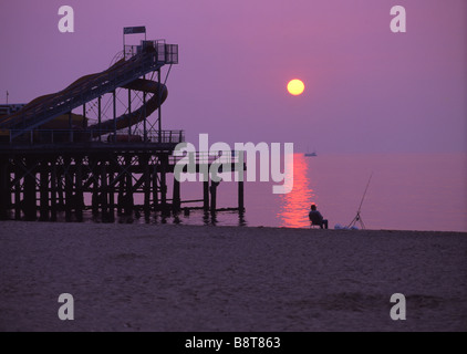 Sunrise neben Britannia Pier, Great Yarmouth, Norfolk Stockfoto