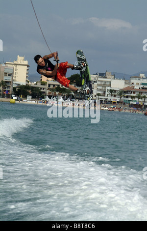 Kitesurfer springen, Spanien, Balearen, Mallorca, Palma Stockfoto