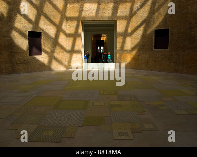 Besucher in Sao Paulo State Art Gallery, Pinacoteca tun Estado, in der Nähe von Jardim da Luz, Sao Paulo, Brasilien. Stockfoto