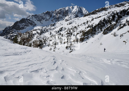 Schneeschuhwandern in der Nähe von Refuge de Cougourde, Le Boreon, Mercantour Alpen, Frankreich Stockfoto