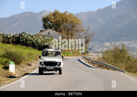 Autofahren in der Sierra de Alhama-Region im Süden von Spanien in der Nähe von Zafarraya in Andalusien Stockfoto