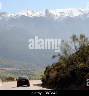 Autofahren in der Sierra de Alhama-Region im Süden von Spanien in der Nähe von Zafarraya in Andalusien Stockfoto