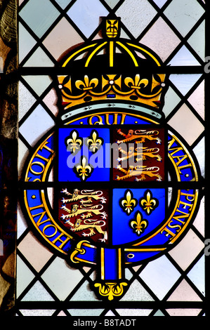Königliche Arme von England für König Richard III, innerhalb der Strumpfhalter Stockfoto