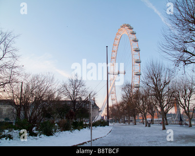 Das London Eye im Schnee Stockfoto