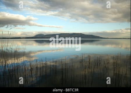 Loch Leven, Kinrosshire aufgenommen am späten Nachmittag im Februar Stockfoto