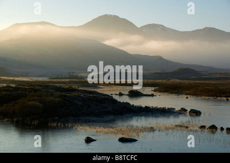 Die Blackmount Reihe von Bergen über man Na h-Achlaise, Rannoch Moor, Highland Region, Scotland, UK Stockfoto