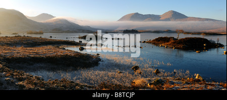 Die Blackmount Reihe von Bergen über man Na h-Achlaise, Rannoch Moor, Highland Region, Scotland, UK Stockfoto