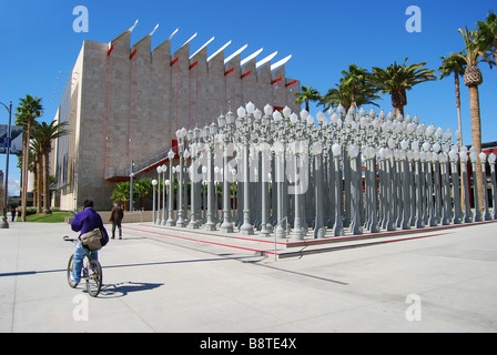 "Urban Light" Skulptur, Los Angeles County Museum of Art, Wilshire Boulevard, Los Angeles, California, Vereinigte Staaten von Amerika Stockfoto