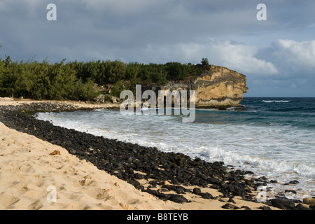 Klippen am Schiffswrack Strand Poipu Kauai Hawaii USA Stockfoto