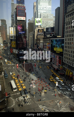 Verkehr ist gesehen reisen hinunter Broadway am Times Square in New York Stockfoto