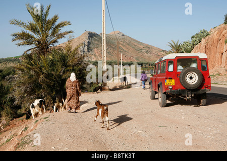 Mit einem 4 x 4 durch die Vallée de Zat (hoher Atlas, Marokko). Stockfoto