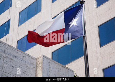 Die Texas Flagge winken rückwärts in Austin, Texas Stockfoto