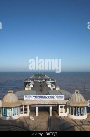 Pier und Theater Cromer Norfolk England Stockfoto