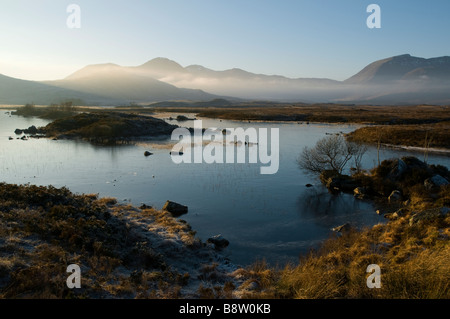 Die Blackmount Reihe von Bergen über man Na h-Achlaise, Rannoch Moor, Highland Region, Scotland, UK Stockfoto