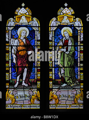 Süd-Chor-Fenster. Holy Trinity Church, Kapelle Stile Langdale. Nationalpark Lake District, Cumbria, England, Großbritannien, Europa. Stockfoto