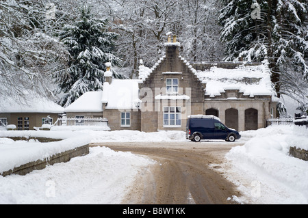 Das Torhaus von Balmoral Castle, im Dorf Crathie, Aberdeenshire. Stockfoto