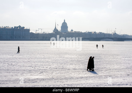 Newa-Ufer im Winter, St. Petersburg, Russland Stockfoto