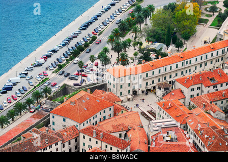 Blick hinunter auf die Altstadt von Kotor, Montenegro Stockfoto