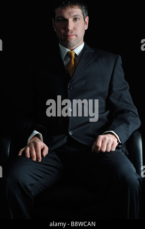 Geschäftsmann saß in einem Stuhl-Porträt Stockfoto