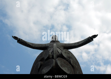 Steinstatue von St. Brendan dem Navigator in Bantry Town, County Cork, Irland vom Bildhauer Imogen Stuart Stockfoto