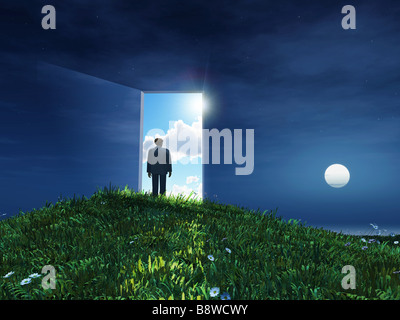 Mann vor der Tür zum Himmel Stockfoto