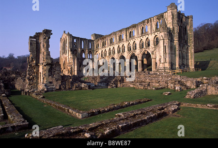 Die Ruinen von Rievaulx Abbey in North Yorkshire Stockfoto