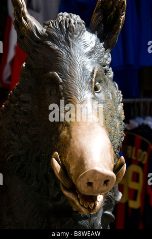 Bronze-Statue von einem Wildschwein nr der Mercato Centrale, Florenz, Italien Stockfoto